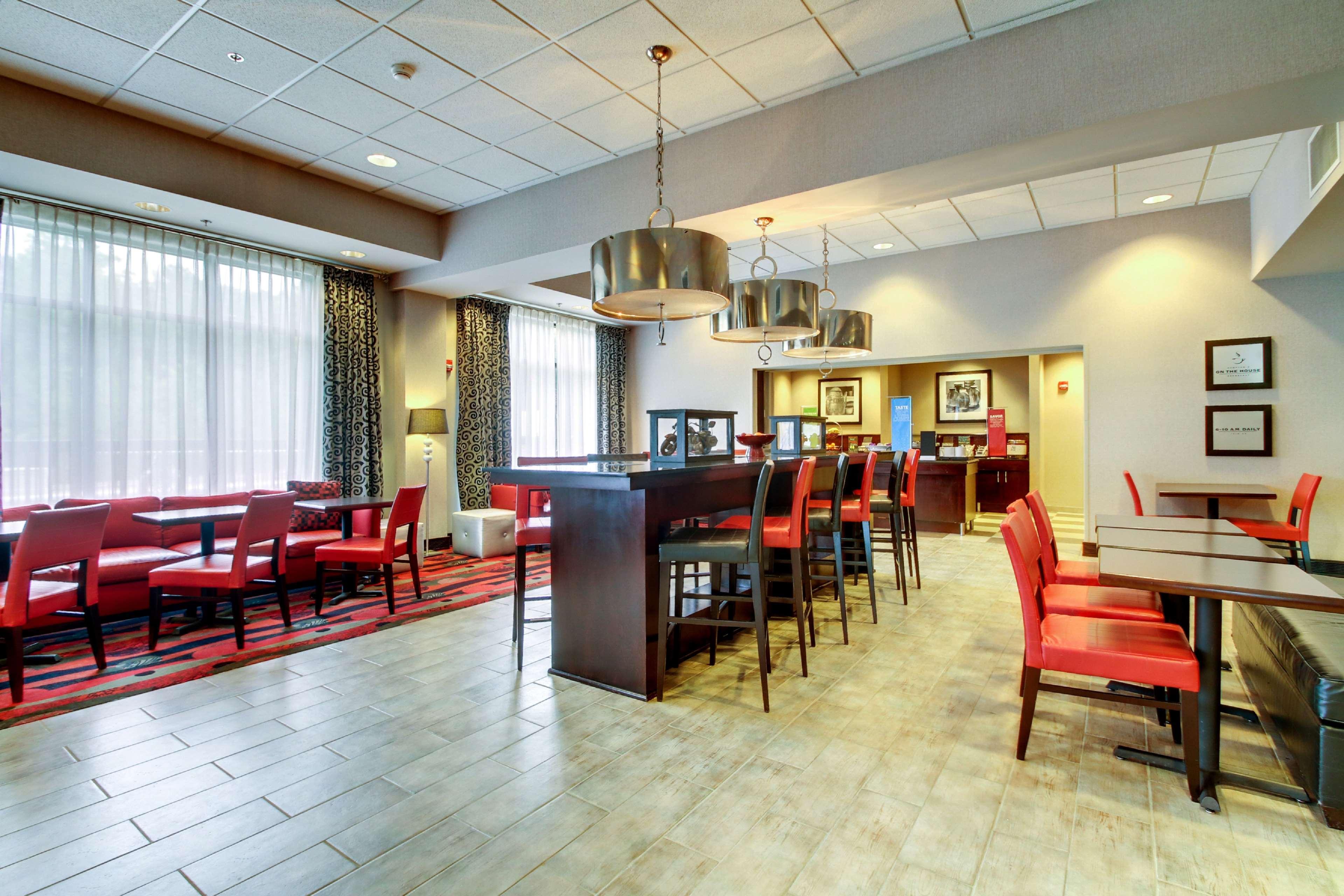 Hampton Inn Birmingham/Leeds Eksteriør bilde