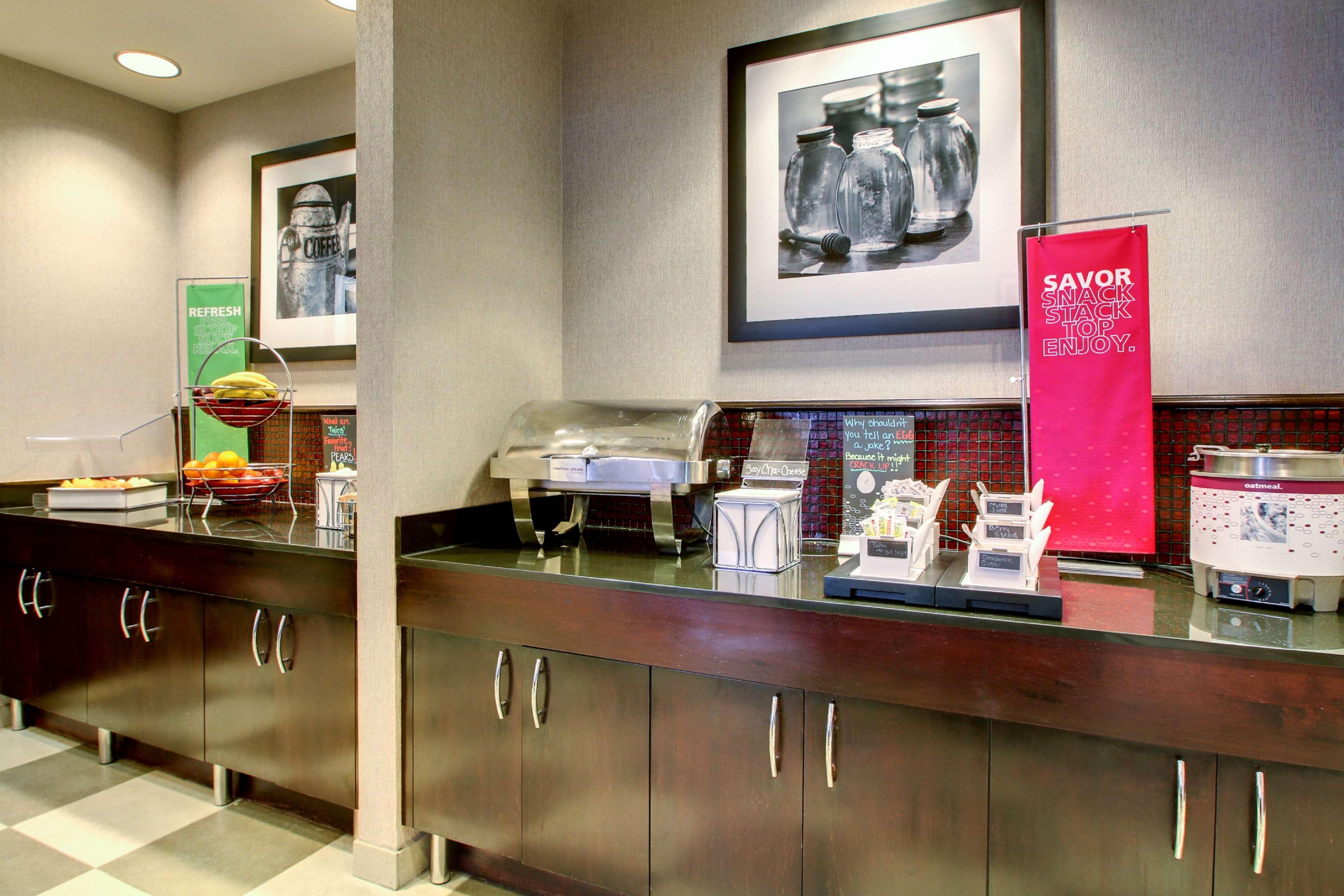 Hampton Inn Birmingham/Leeds Eksteriør bilde