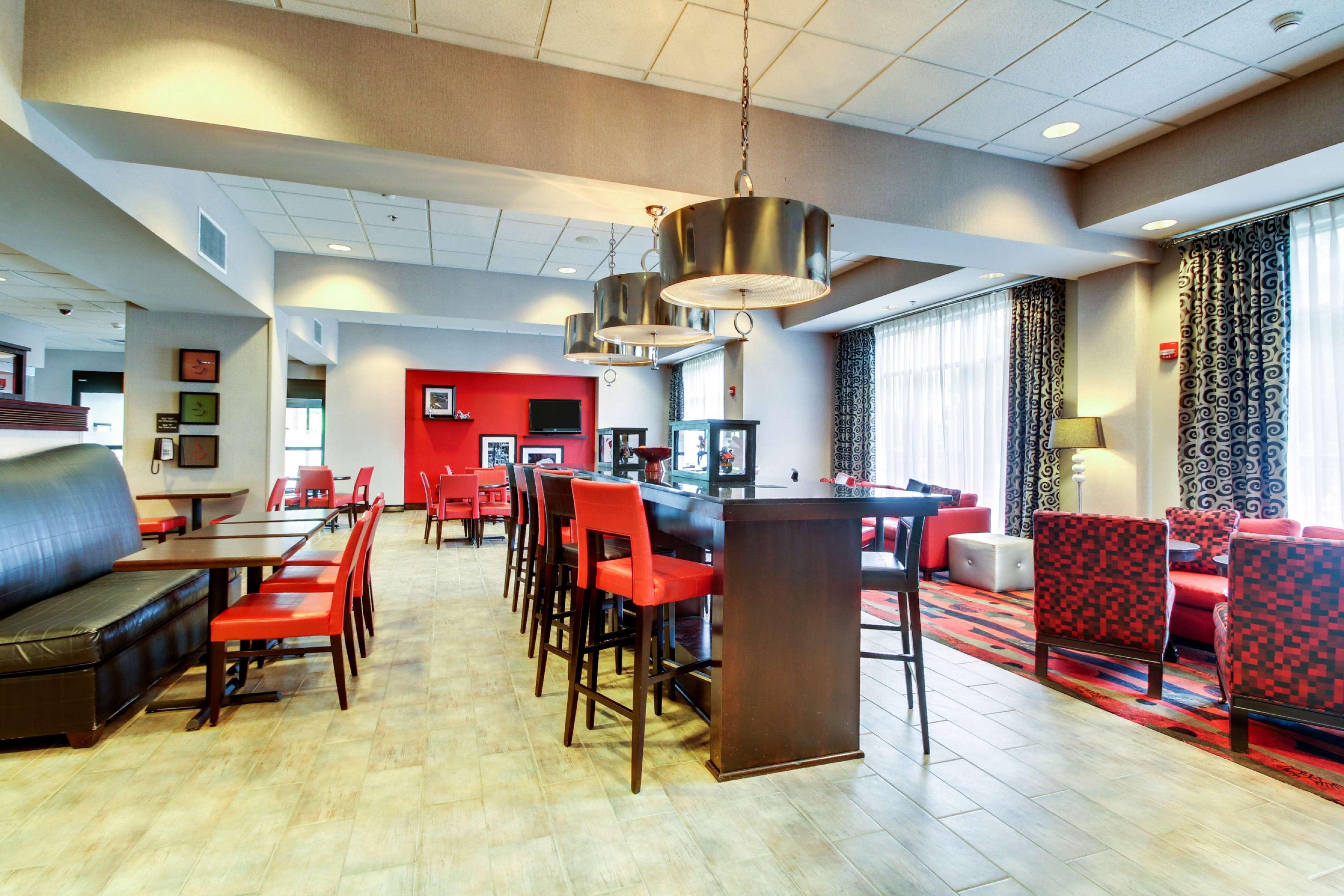 Hampton Inn Birmingham/Leeds Eksteriør bilde