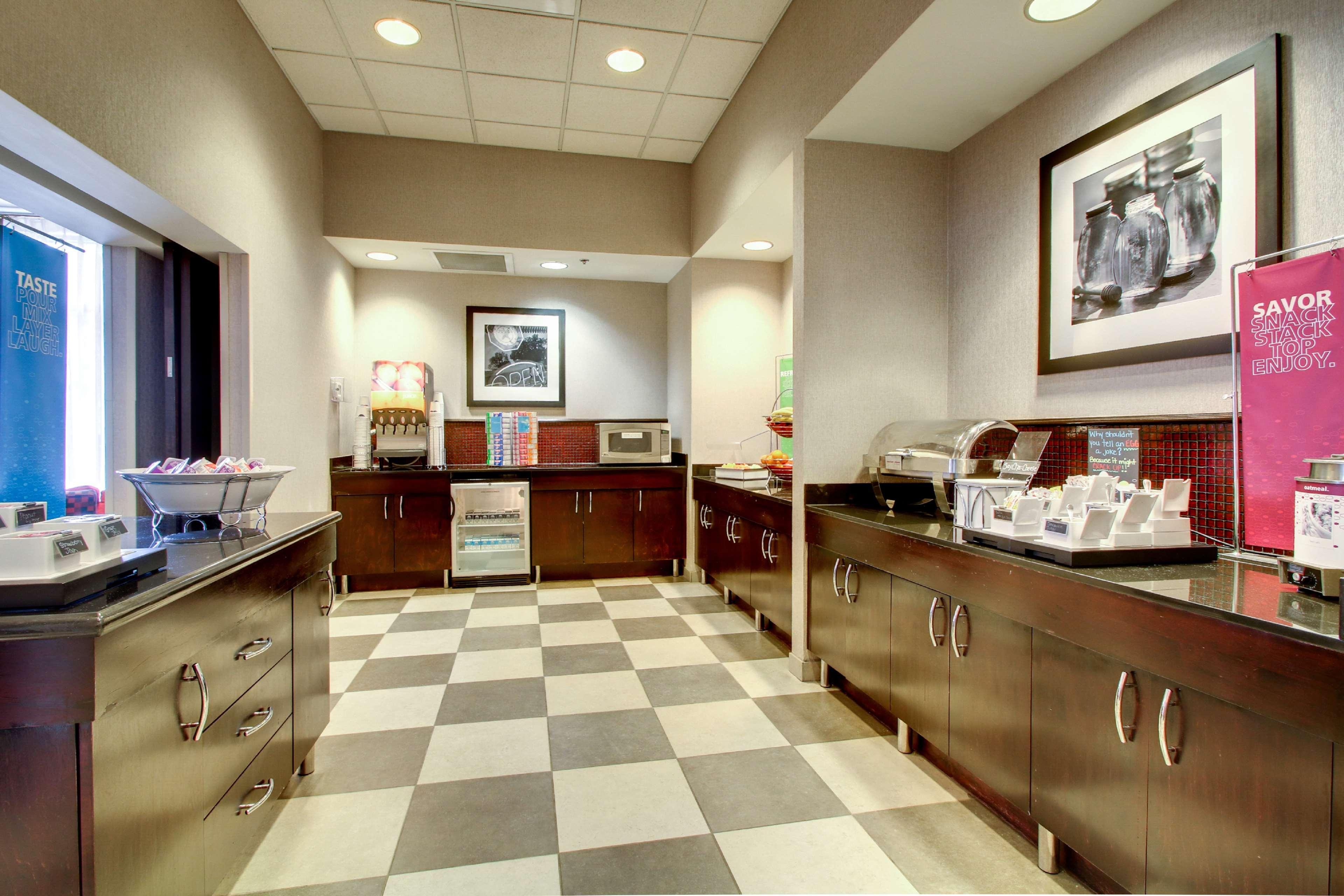 Hampton Inn Birmingham/Leeds Eksteriør bilde
