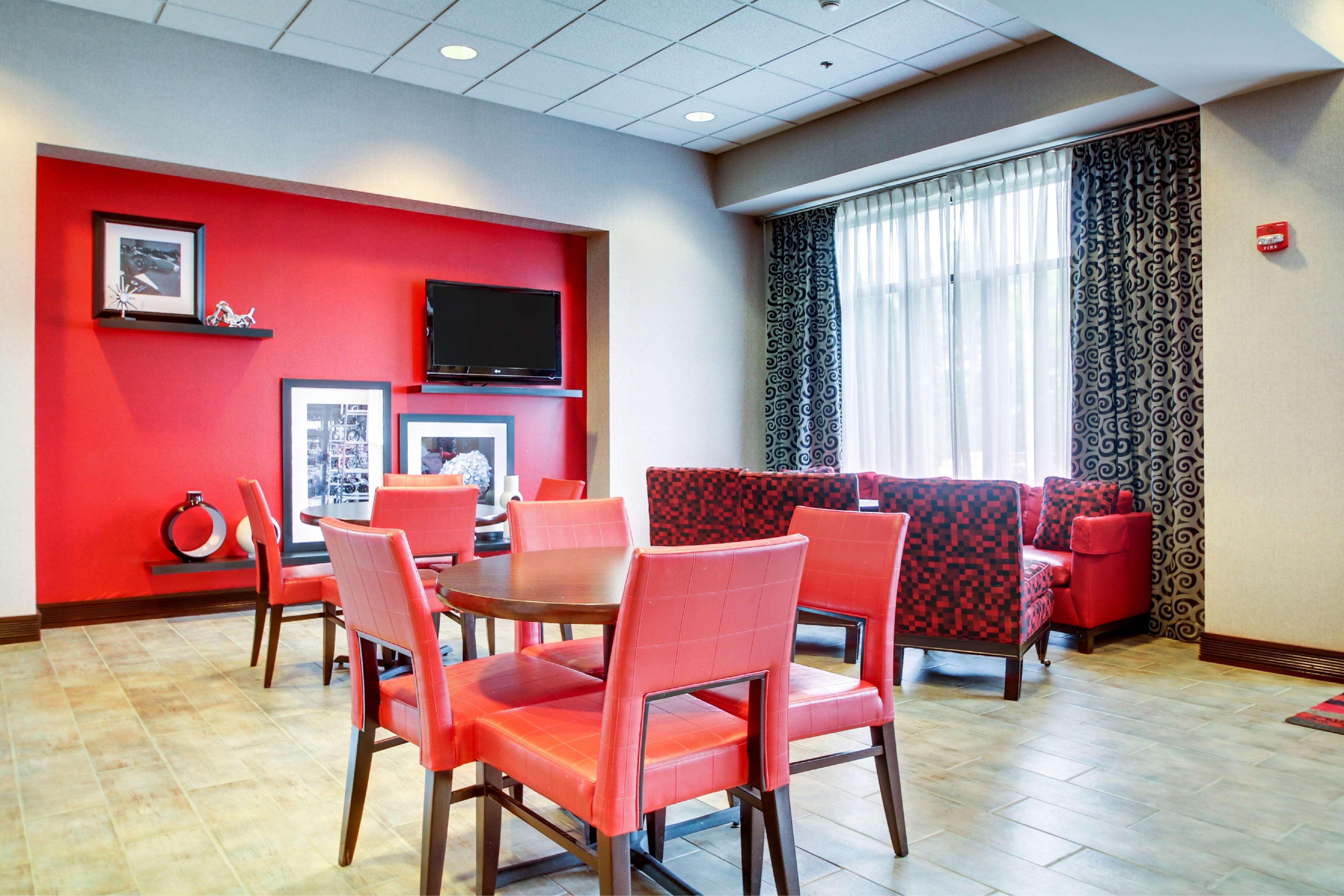 Hampton Inn Birmingham/Leeds Eksteriør bilde