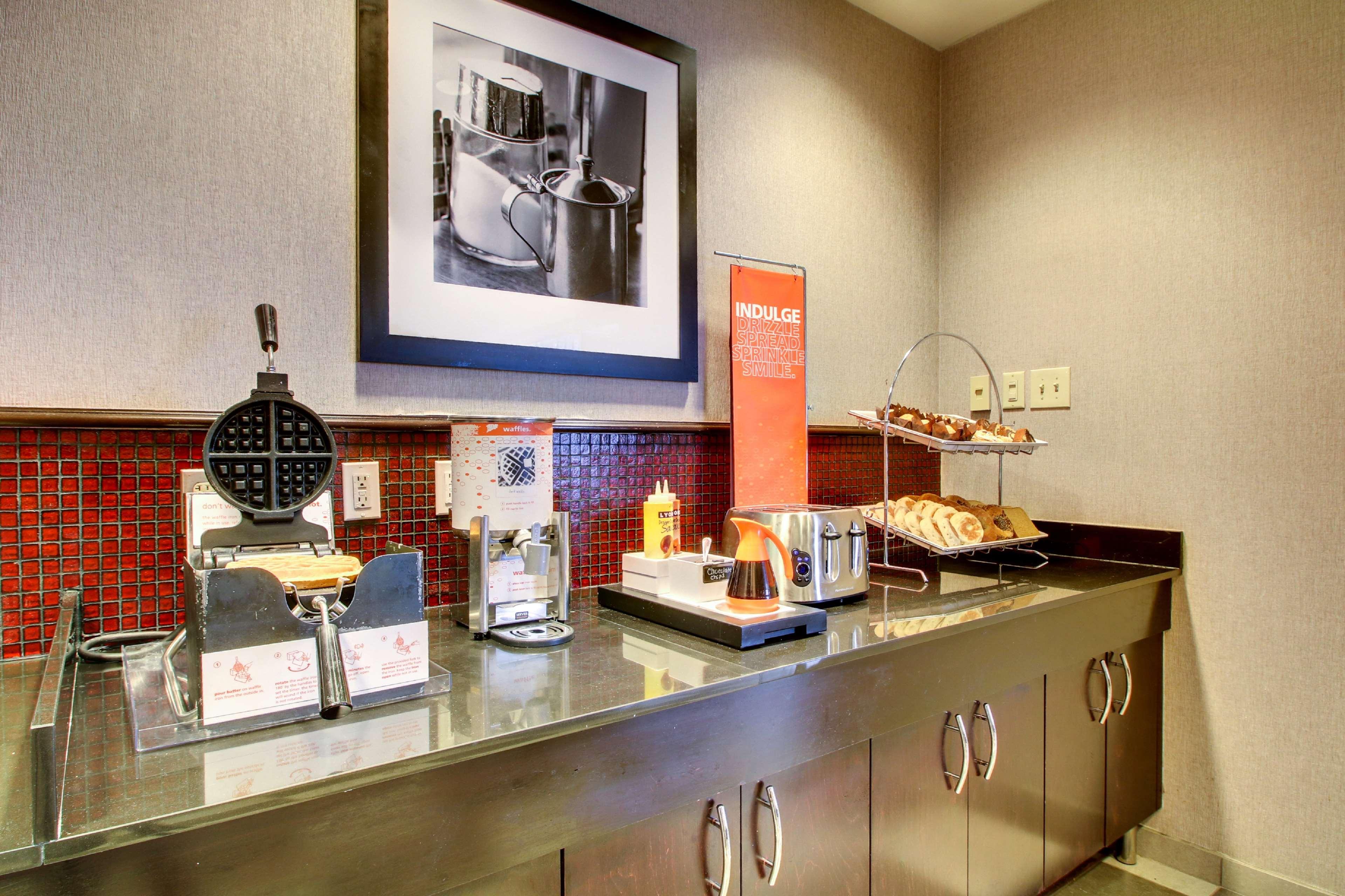 Hampton Inn Birmingham/Leeds Eksteriør bilde