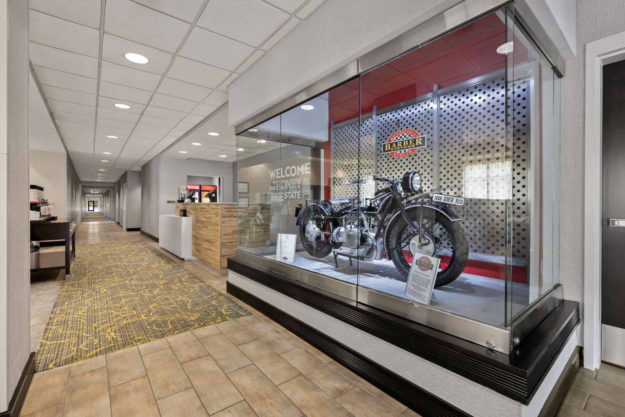 Hampton Inn Birmingham/Leeds Eksteriør bilde